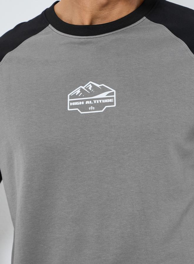 ستايلي تيشيرت واسع مطبوع بأكمام ريجلان - Image 4