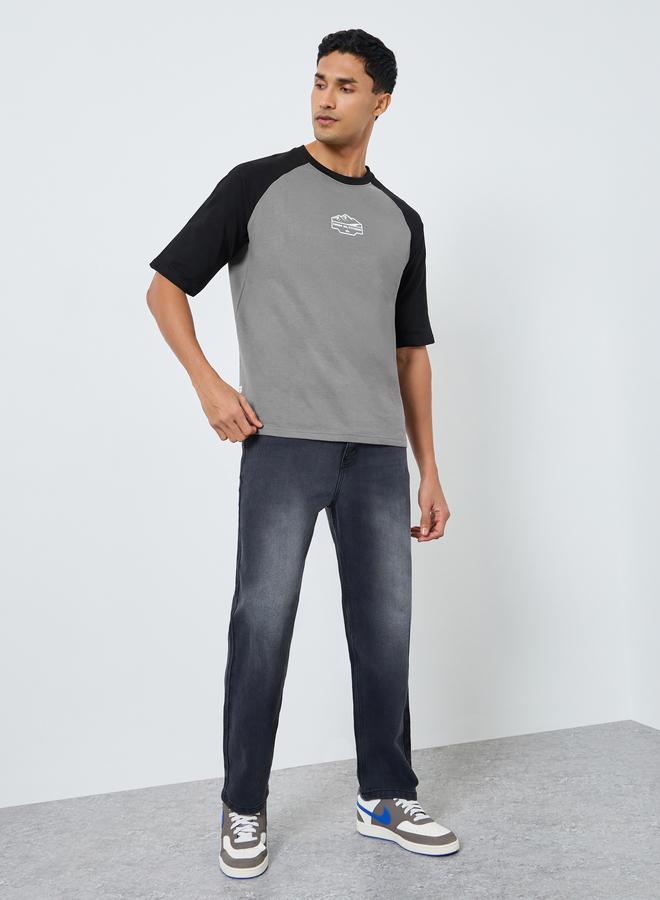 ستايلي تيشيرت واسع مطبوع بأكمام ريجلان - Image 3