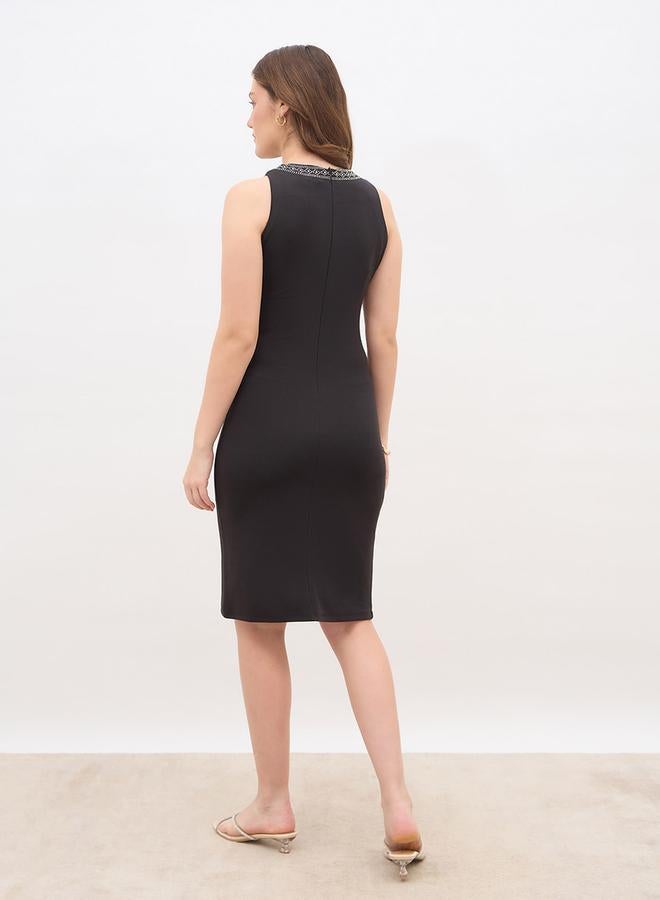 Styli Embellished Round Neck Sheath Knee-Length Dress - Image 5