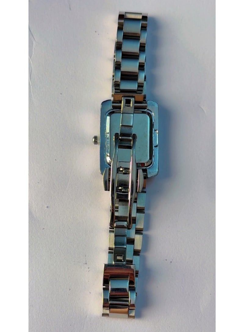 Classic Vintage Style Stainless Steel Rectangular Quartz Watch - Excellent Pre-Owned Condition, Looks Like Brand New - Image 3