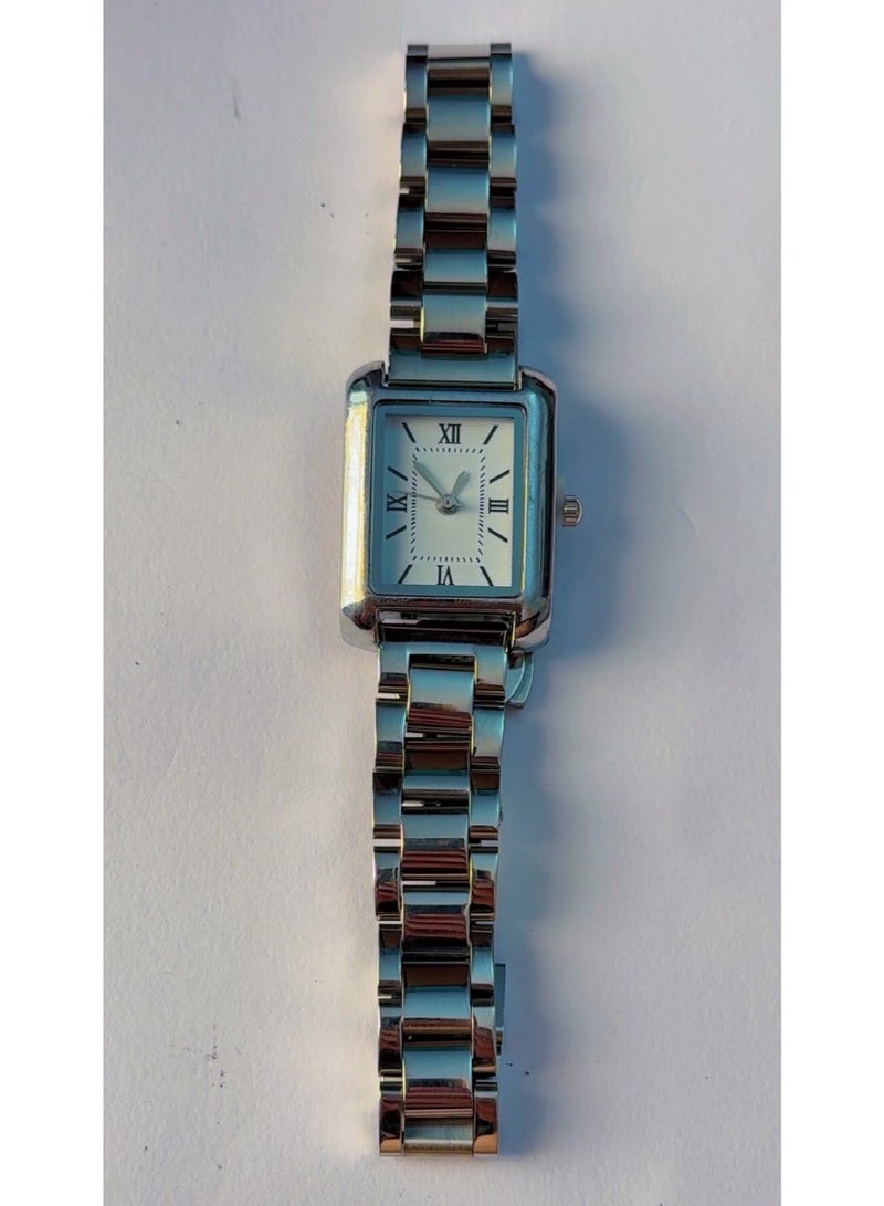 Classic Vintage Style Stainless Steel Rectangular Quartz Watch - Excellent Pre-Owned Condition, Looks Like Brand New - Image 2
