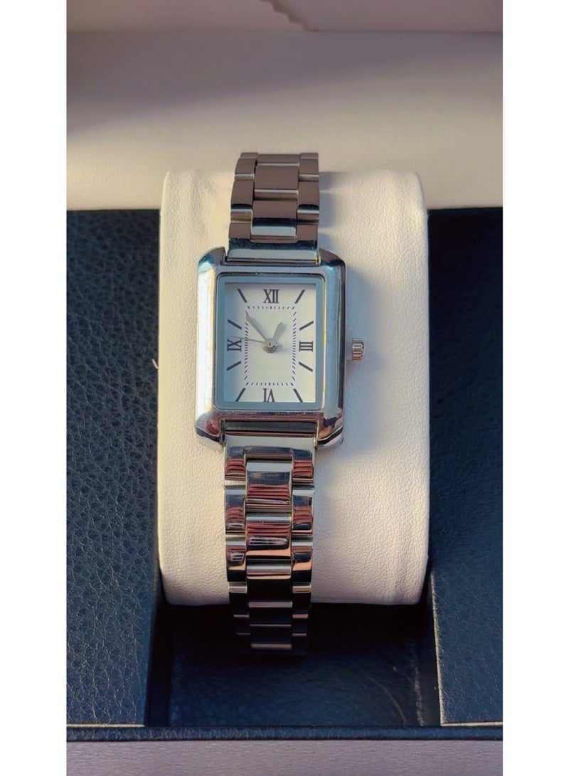 Classic Vintage Style Stainless Steel Rectangular Quartz Watch - Excellent Pre-Owned Condition, Looks Like Brand New - Image 1