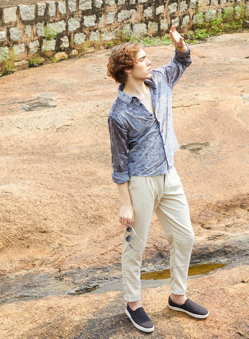 كامبوس سوترا Men's Moon Grey Solid Velvet Shirt