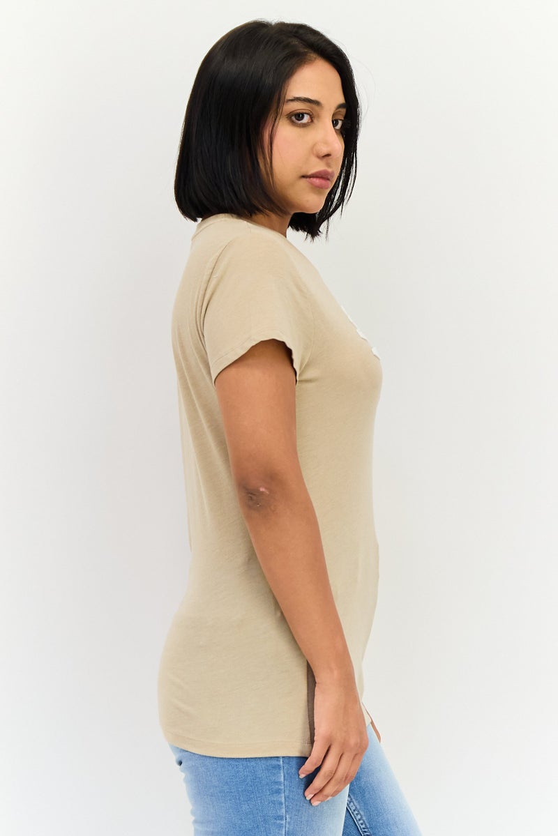 Aeropostale تي شيرت نسائي بأكمام قصيرة وياقة دائرية بشعار مطرز، تان - Image 2