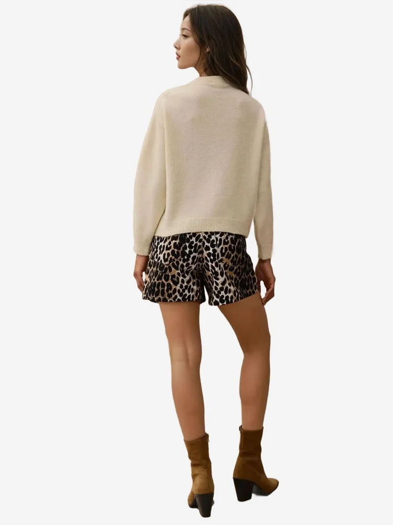 زوبعة كنزة بياقة دائرية أساسية