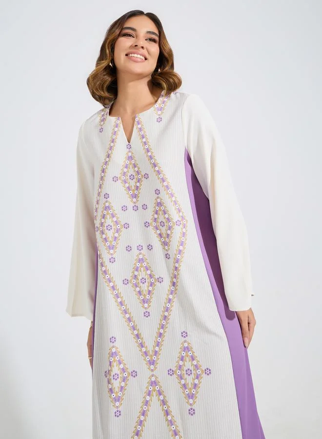 تايك تو جلابية طويلة مطبعة بتفاصيل مُتباينة