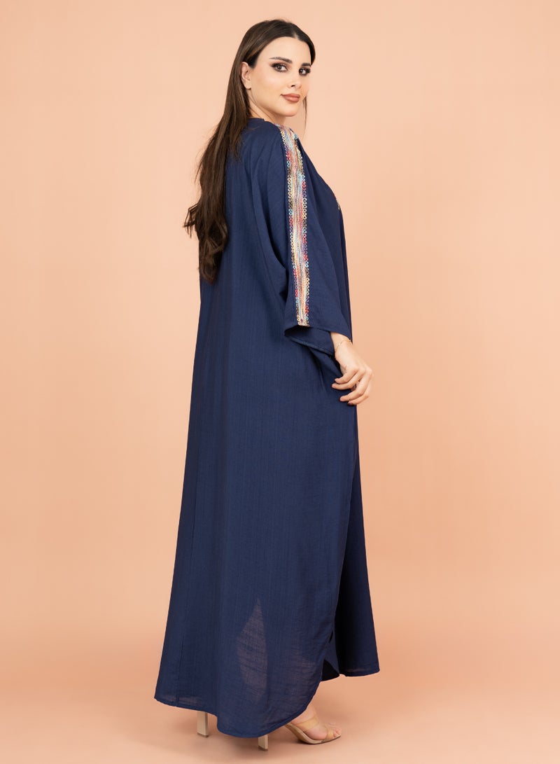 اكسا جلابية فري سايز مطرزة باللون الأزرق - Image 3