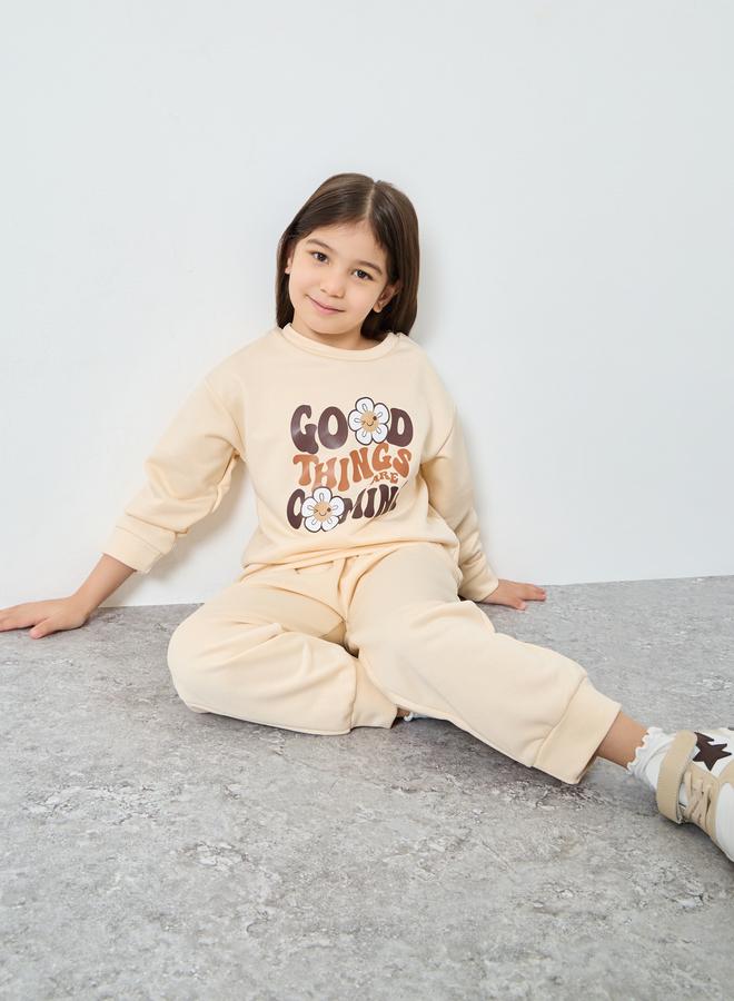 ستايلي طقم منسق من بنطال وبلوزة بطبعة جرافيك - Image 1