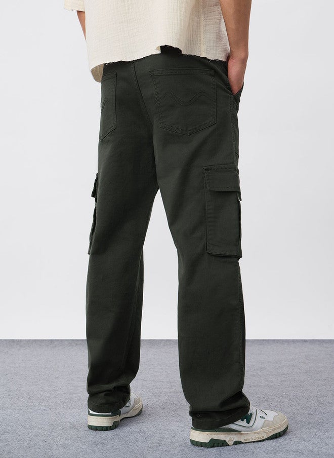The Souled Store Dark Moss Men Solid Straight Fit Cargo Jeans - Image 3