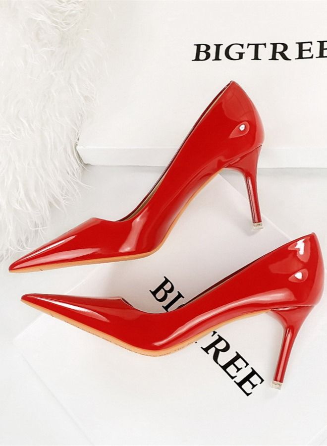 BIGTREE حذاء بكعب عالٍ رفيع مدبب من الجلد اللامع بطرف ضحل 7.5 سم أحمر