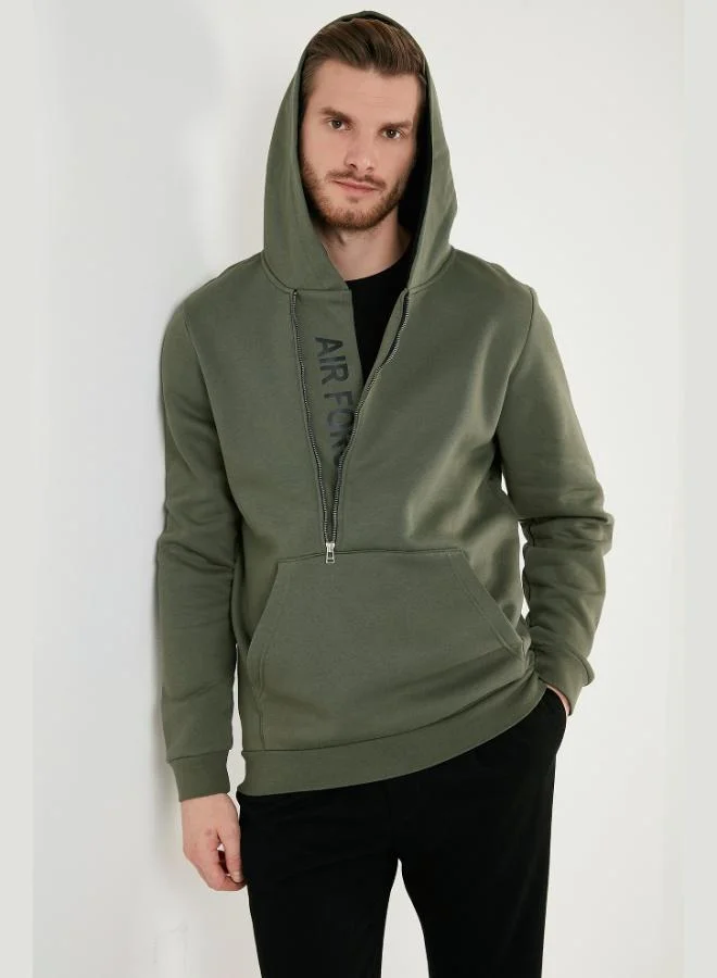 بوراتي سويت شيرت بغطاء رأس بسحاب وجيوب كنغر بقصة ضيقة للرجال من بوراتي