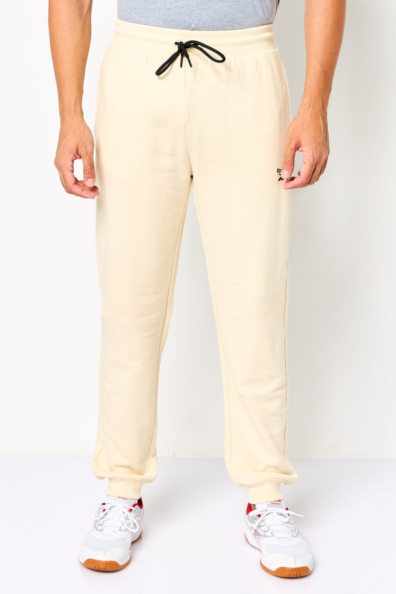 Reebok سروال رياضي للرجال مناسب في الهواء الطلق، بيج - Image 1