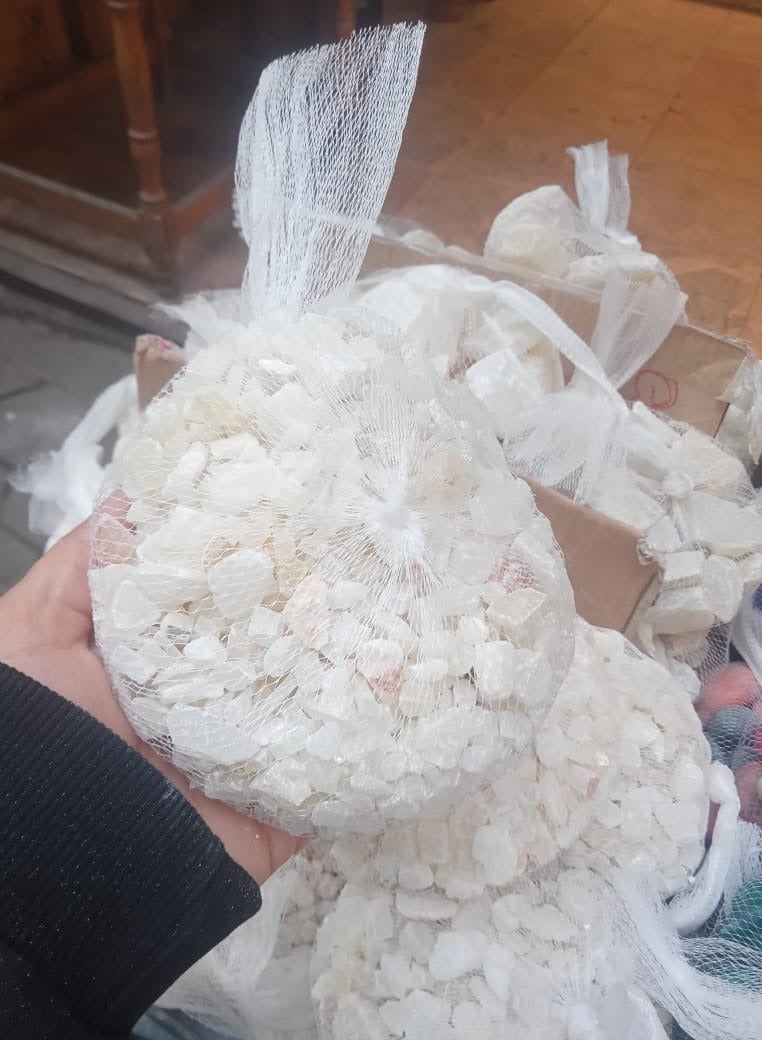 Generic White Rose Bouquet High Quality Artificial Rose Bouquet of 12 Roses with Marble Chip Bag to Decorate Flower Holder Pot  - Image 2