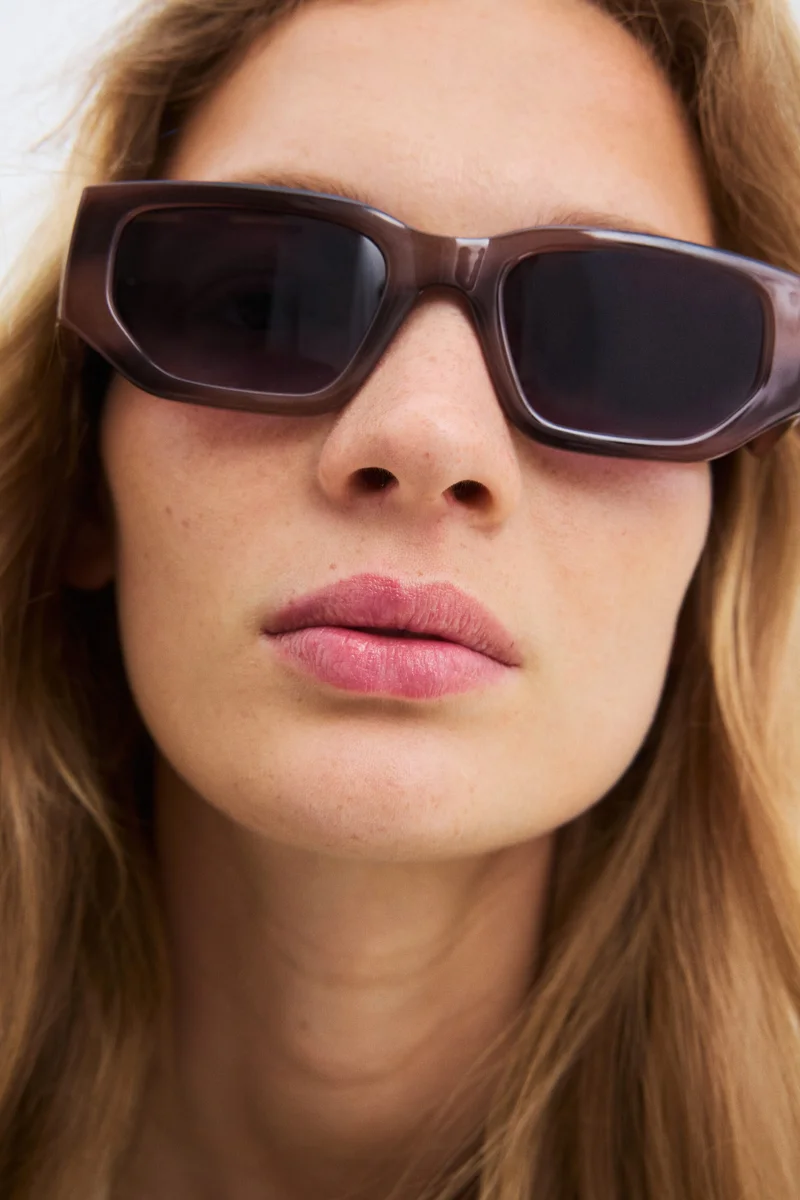 Rectangular sunglasses