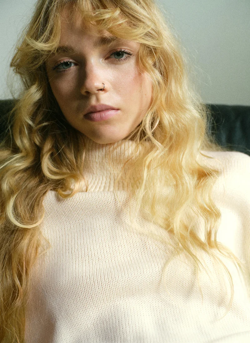 مانجو كنزة بياقة مدورة بفتحات جانبية