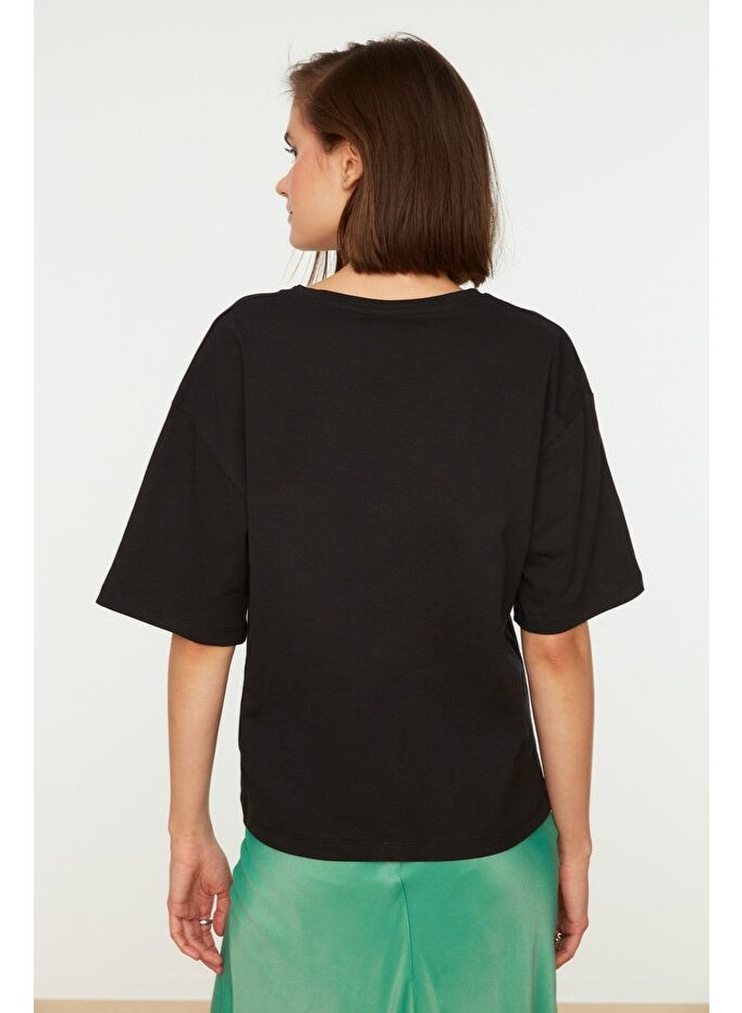 trendyol Black 100% Cotton Slogan Printed Relaxed/Wide Relaxed Cut Crew Neck Knitted T-Shirt - Image 3