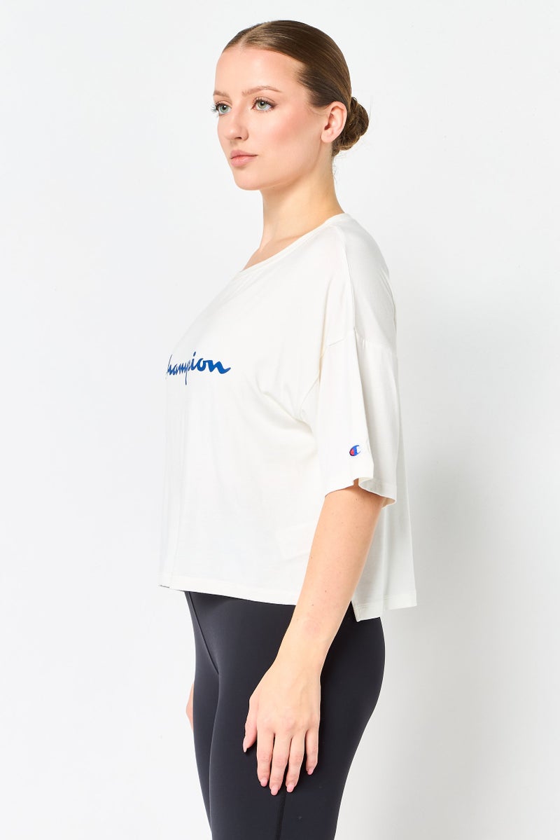 Champion تي شيرت قصير الأكمام للنساء مناسب للرياضة في الهواء الطلق، أبيض - Image 2