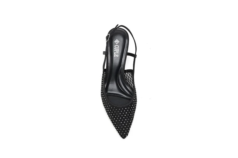 كابلي حذاء بكعب مدبب بتصميم شبكي وحزام خلفي