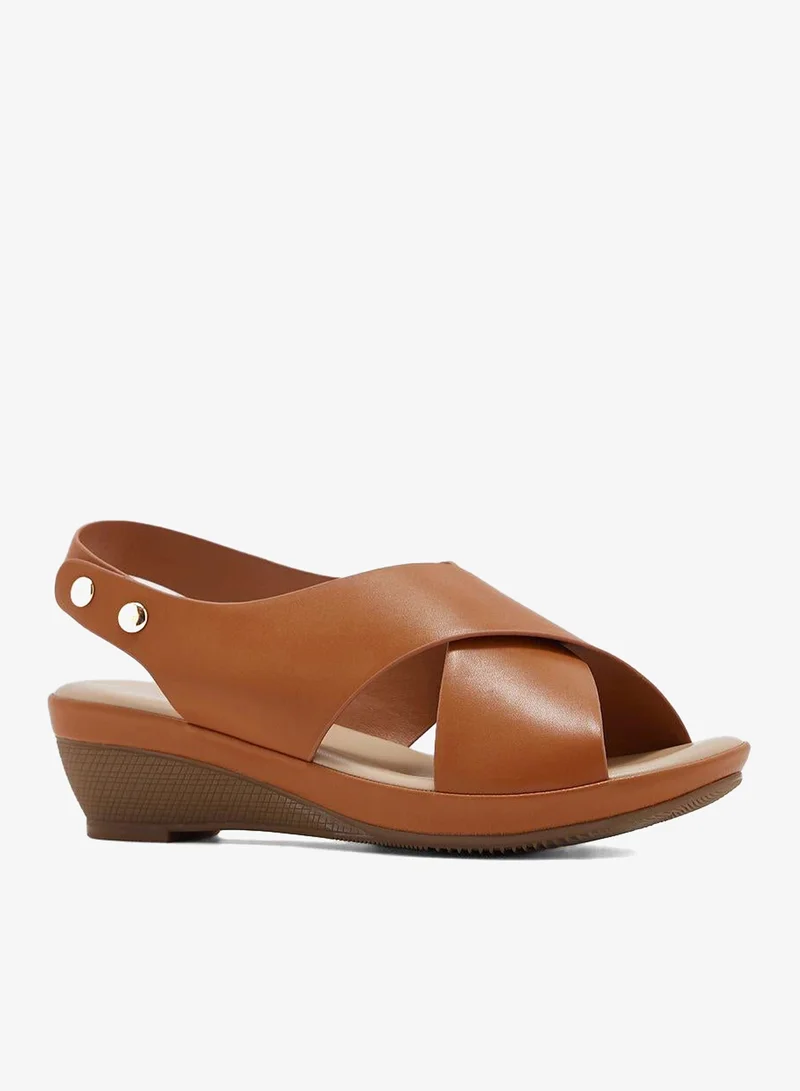 فينتشي صندل بكعب ويدج و سيور