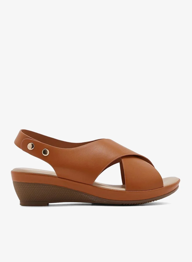 فينتشي صندل بكعب ويدج و سيور