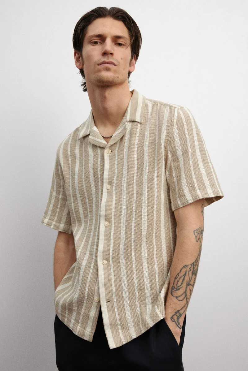 H&M Regular Fit Textured resort shirt