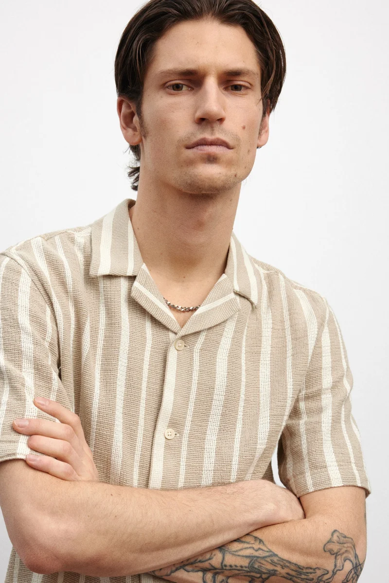 H&M Regular Fit Textured resort shirt