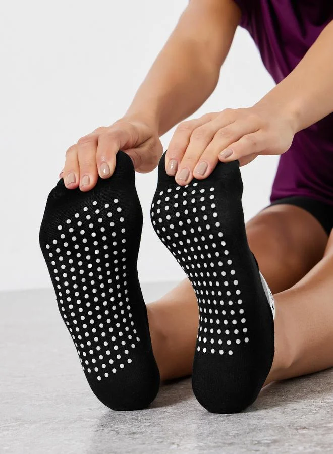 Styli Active Yoga Life Cross Over Straps Silicon Pads No Show Yoga Socks