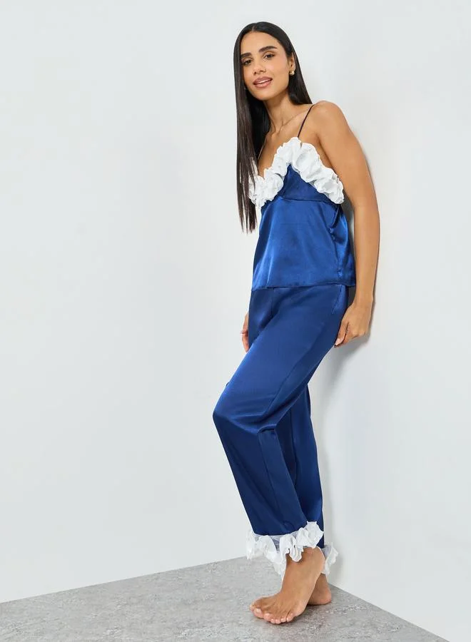 تايك تو طقم بيجاما وبلوزة كامي ساتان بتفاصيل مكشكشة