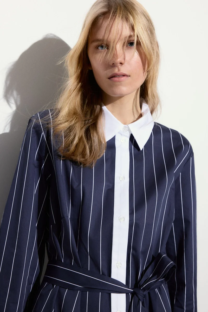 اتش اند ام فستان بتصميم قميص مع حزام