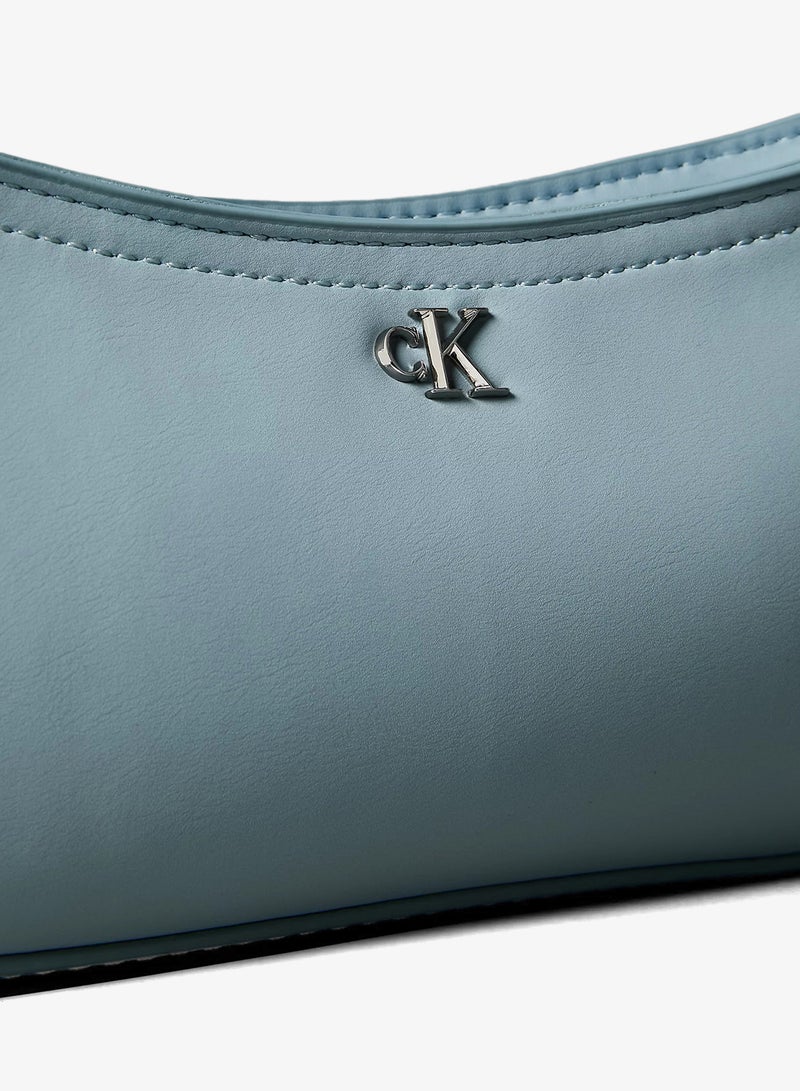 كالفن كلاين حقيبة كتف صغيرة بشعار - Image 4
