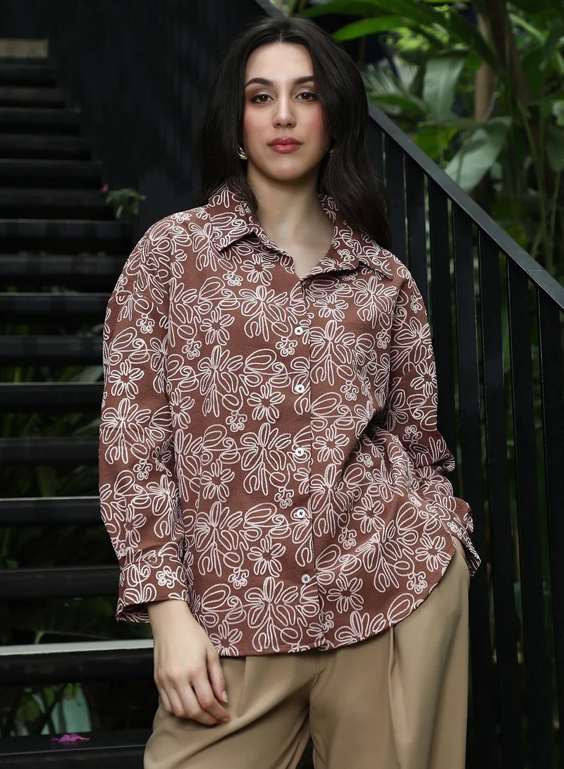 بينيا كولادا قميص نسائي واسع مبطن بالزهور بياقة ممتدة وأكمام طويلة بأزرار للإغلاق بطبعة زهور منسوجة للاستخدام اليومي والكاجوال لون بني موكا