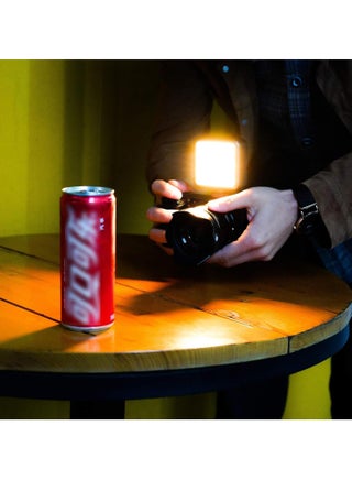 مصابيح فيديو ULANZI VL49 RGB Lights، إضاءة كاميرا LED للتصوير الفوتوغرافي محمولة بزاوية 360 درجة بالألوان الكاملة مع 3 فتحات باردة، 2000 مللي أمبير قابلة لإعادة الشحن CRI 95+ 2500-9000K قابلة للتعتيم تدعم الجذب المغناطيسي - view 5