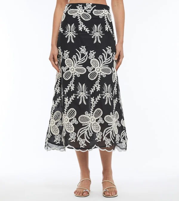 بي سي بي جي BCBG EMBROIDERED SKIRT