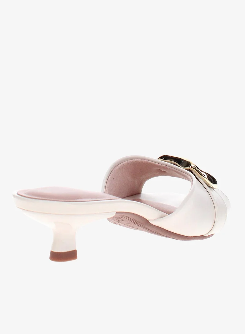 Beira Rio Off White Beira Rio Women’s Flat Summer Footwear – Lightweight Slip-On Comfort with Stylish Casual Design for Women | Best Price UAE