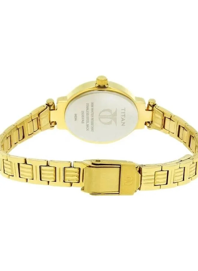 تيتان ساعة نسائية بعقارب وسوار من الستانلس ستيل الذهبي