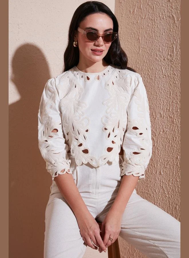 ليلا بلوزة قطنية ضيقة مطرزة بفتحات للنساء