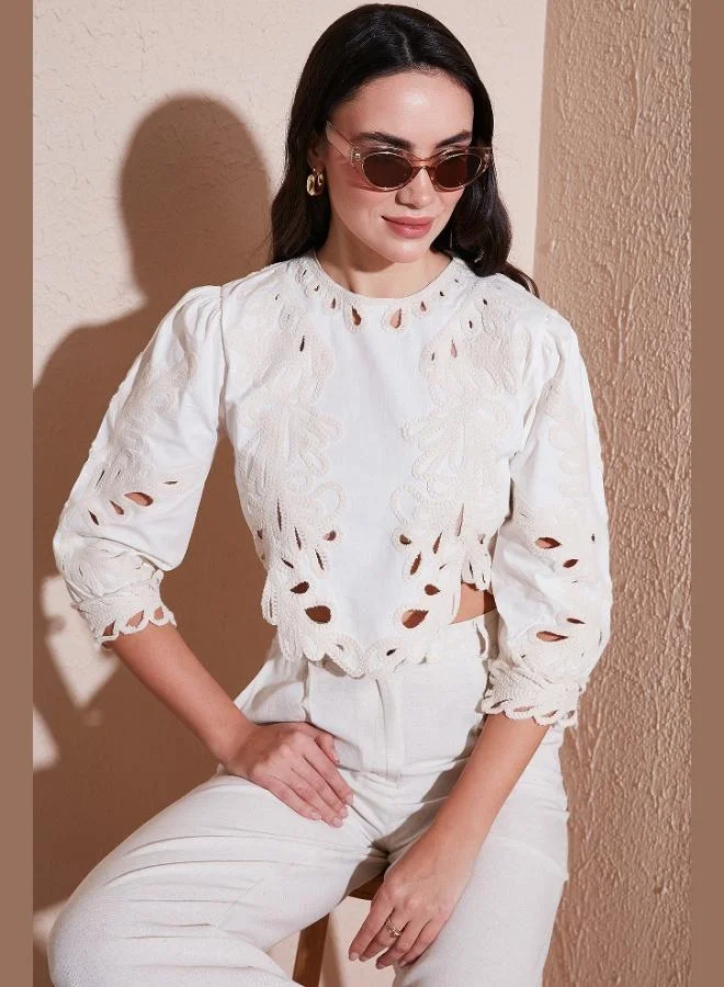 ليلا بلوزة قطنية ضيقة مطرزة بفتحات للنساء