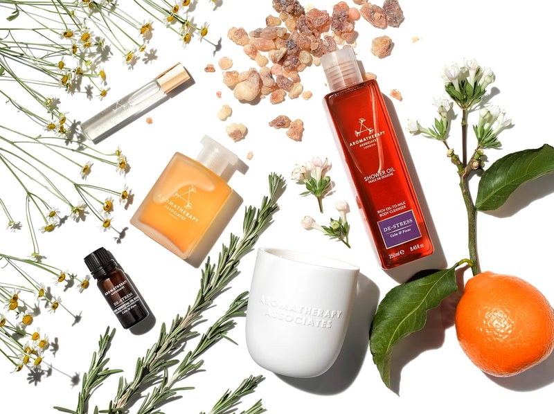Aromatherapy Associates زيت الاستحمام المركز من أروما ثيرابي أسوسيتس لتخفيف التوتر للعقل - مزيج مركز من زيت اللبان وزيت البابونج وزيت البيتيجرين لتنظيف وتهدئة وترطيب 845 أونصة سائلة - Image 4
