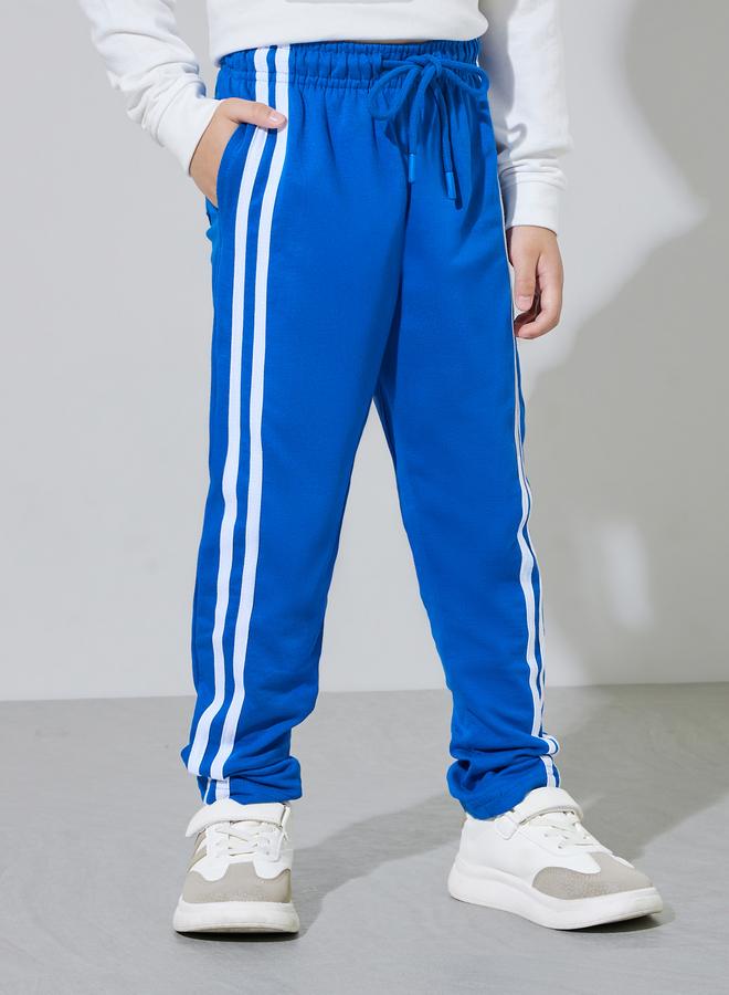 Styli Boys White Graphic Print Sweatshirt and Blue Side Striped Joggers - Image 5