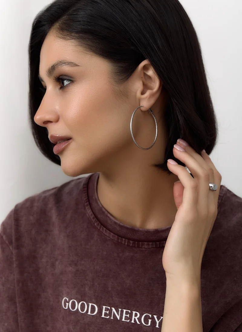 Lichi Slim hoop earrings in textured metal