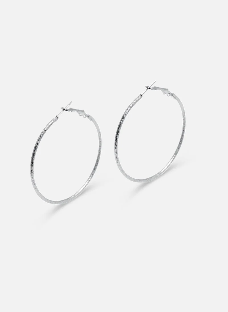 Lichi Slim hoop earrings in textured metal