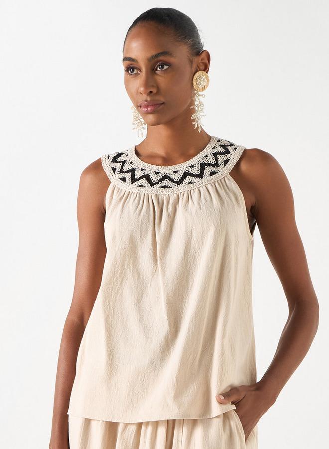 تواكستريمز بلوزة بارزة الملمس بدون أكمام مع تفاصيل كروشيه من تو إكستريمز - Image 1