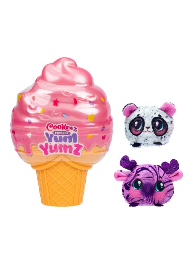 Cookeez Makery طقم كوكيس ميكري يام يام المزدوج، مليء بالمرح ومليء باللذة! أضف المكونات واكتشف حيوانات محشوة عطرة لطيفة جداً داخل مخروط الآيس كريم الذي يمكنك تخصيصه - قد تختلف الأنماط. - Image 4