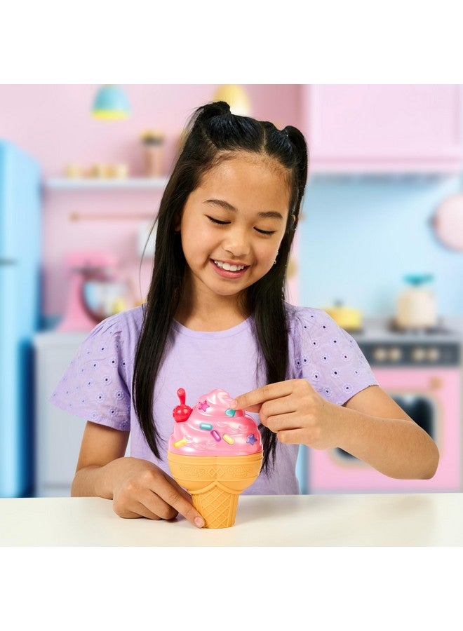 Cookeez Makery طقم كوكيس ميكري يام يام المزدوج، مليء بالمرح ومليء باللذة! أضف المكونات واكتشف حيوانات محشوة عطرة لطيفة جداً داخل مخروط الآيس كريم الذي يمكنك تخصيصه - قد تختلف الأنماط. - Image 2