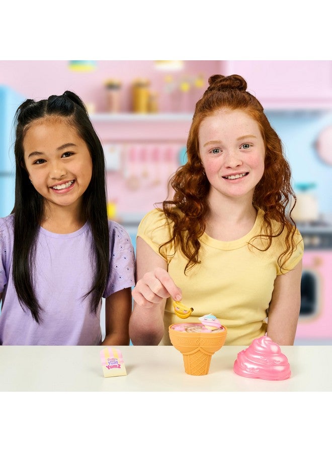 Cookeez Makery طقم كوكيس ميكري يام يام المزدوج، مليء بالمرح ومليء باللذة! أضف المكونات واكتشف حيوانات محشوة عطرة لطيفة جداً داخل مخروط الآيس كريم الذي يمكنك تخصيصه - قد تختلف الأنماط. - Image 5