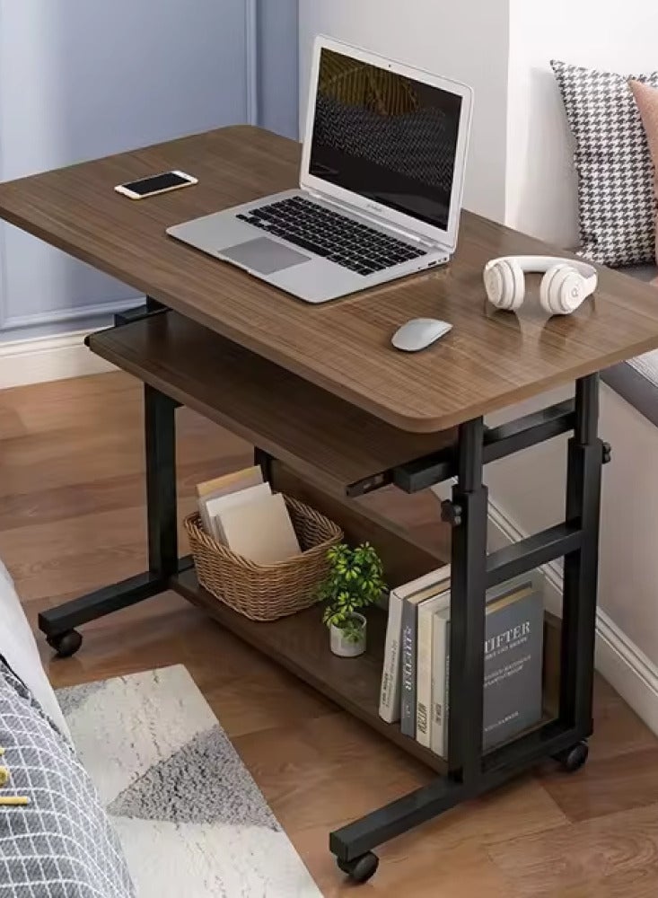 شي ون طاولة كمبيوتر ولابتوب متحركة من SHEE ONE بتصميم خشبي أنيق | طاولة مكتبية بسطح واسع، درج كيبورد، ورف سفلي للتخزين | طاولة عمل ودراسة بجانب السرير أو الكنب | مزودة بعجلات سهلة الحركة وارتفاع عملي | الأبعاد: 80×45 سم - Image 4