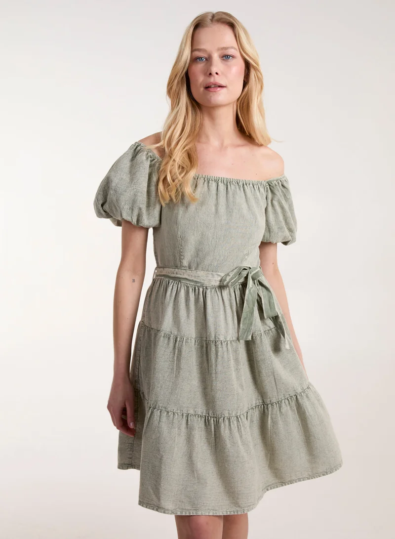 بلو فانيلا فستان قصير بأكمام منتفخة على طراز حليب الأبقار