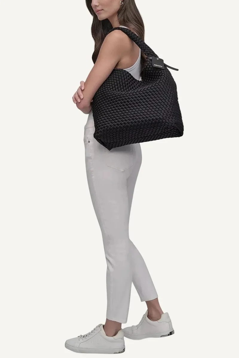 د ك ن ي GISELLE HOBO