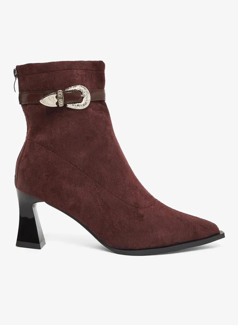 تايك تو حذاء بوت خمري من الشمواه بتفاصيل إبزيم