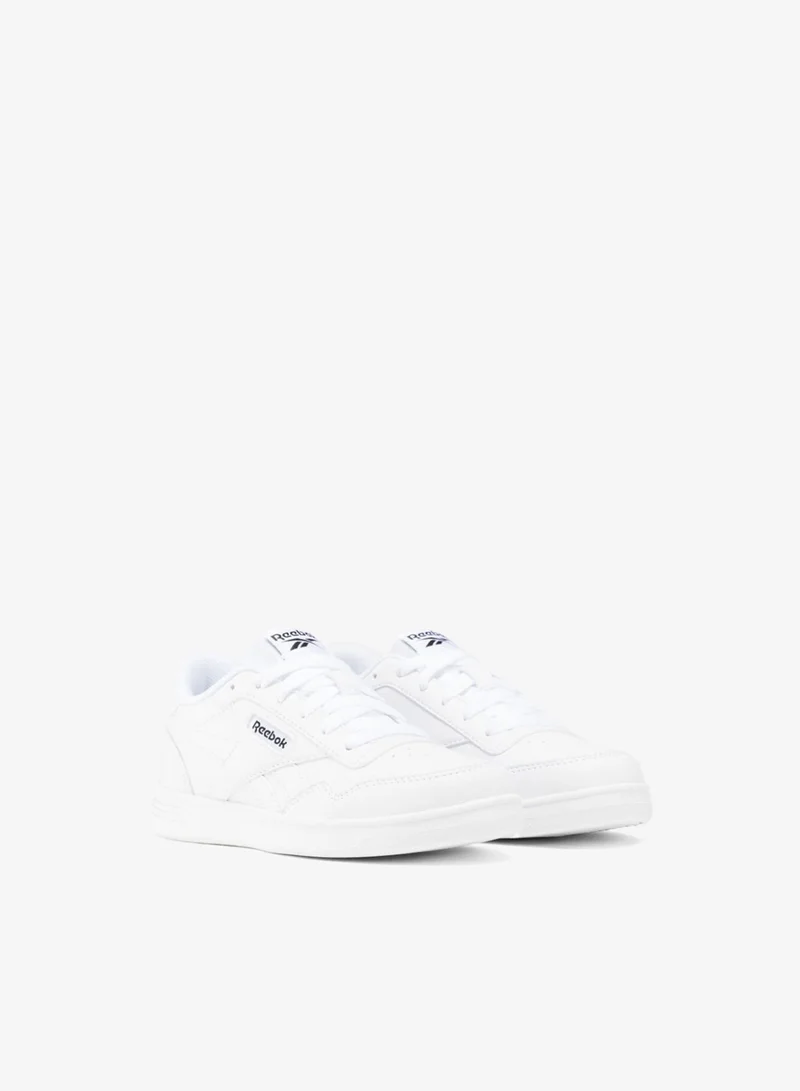 ريبوك Reebok Kids Court Advance sneakers offer a classic tennis style with modern touch. Featuring a windowbox logo and reinforced toe for performance on the court.